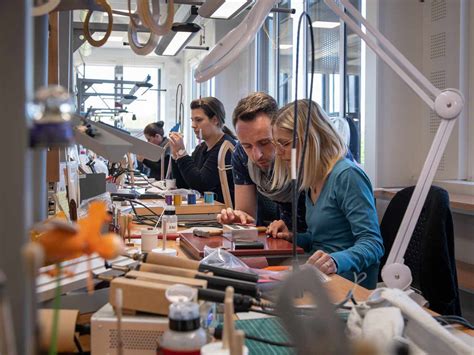 atelier sellerie hermes|école Hermes maroquinerie.